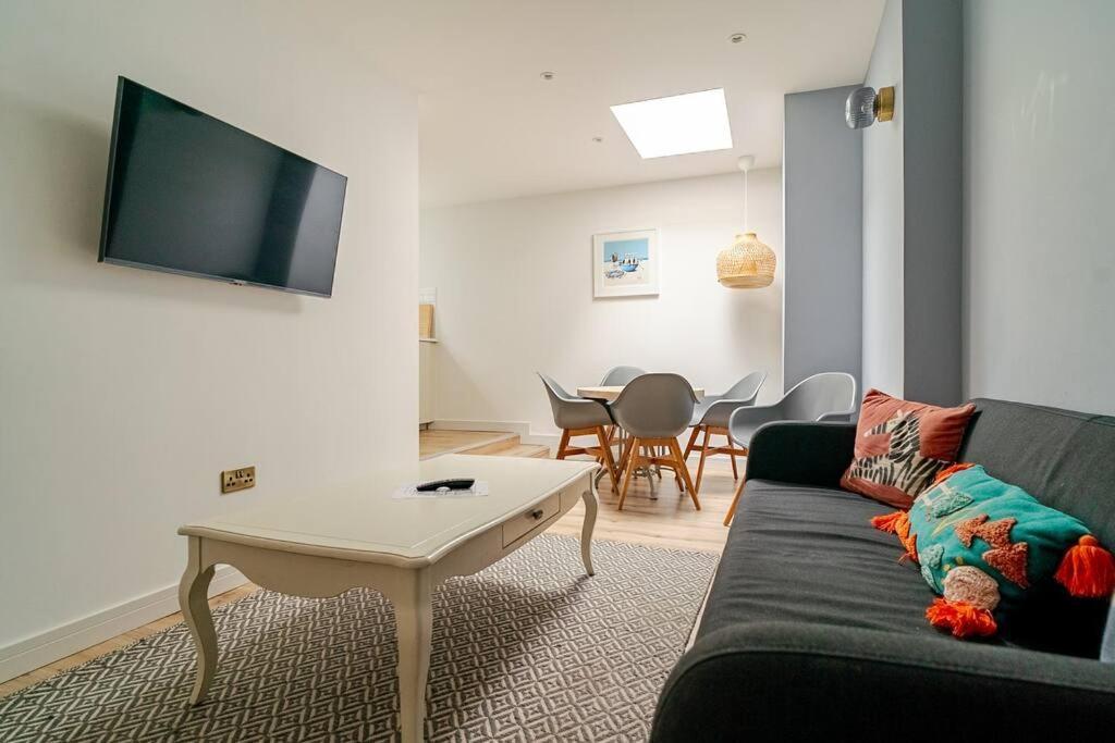 Apartment Luxury 2 Bed Apartment, Centre Of The Barbican! Plymouth