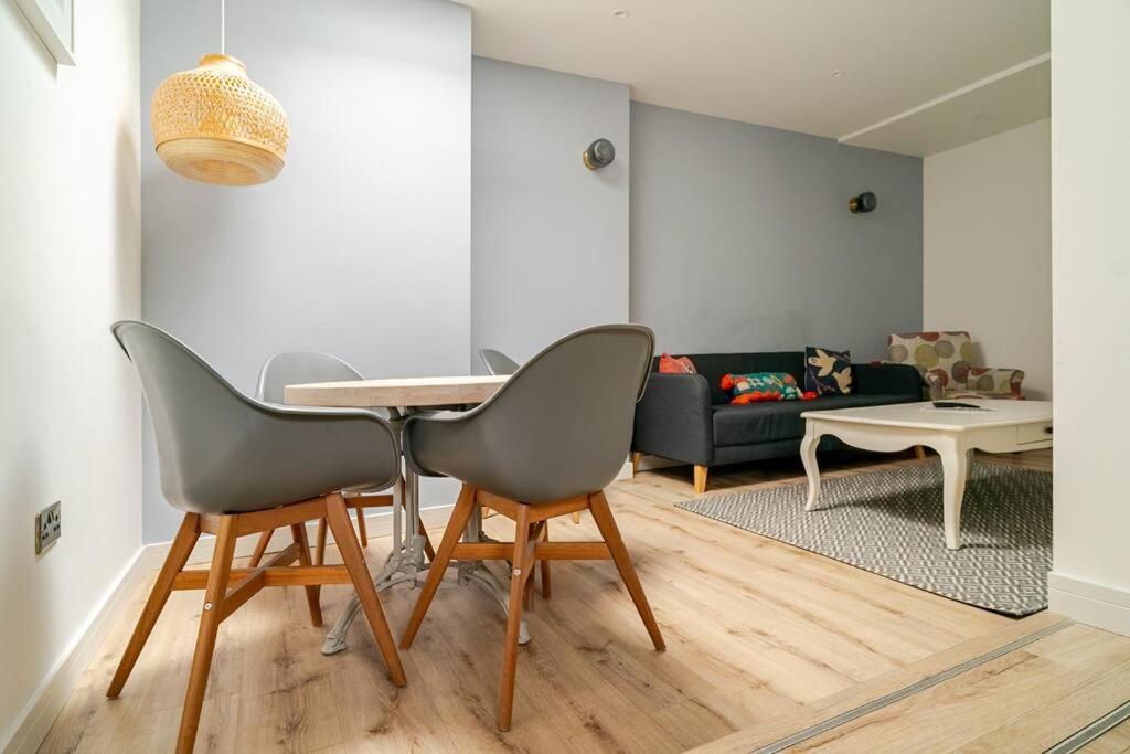 Luxury 2 Bed Apartment, Centre Of The Barbican! Apartment Plymouth