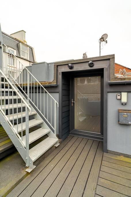 Apartment Luxury 2 Bed Apartment, Centre Of The Barbican! *