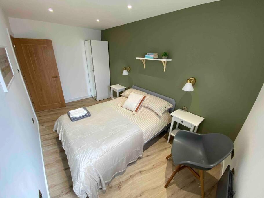Apartment Luxury 2 Bed Apartment, Centre Of The Barbican! *