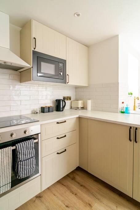 Apartment Luxury 2 Bed Apartment, Centre Of The Barbican!