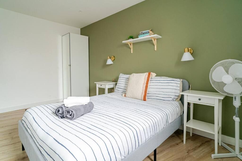 Apartment Luxury 2 Bed Apartment, Centre Of The Barbican! *